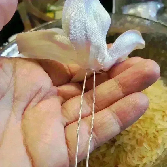 Haor pins for  special occasions - Picture 6 of 6